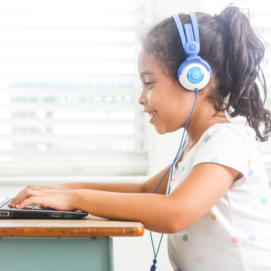 picture of child learning on the computer